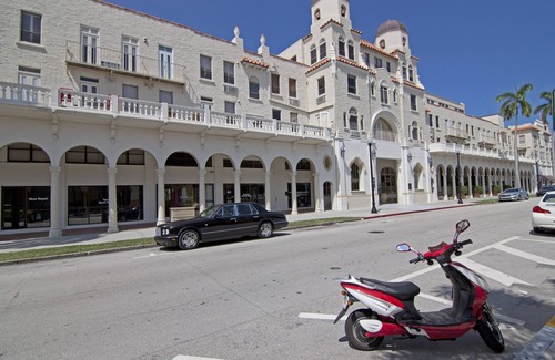 Palm Beach - West Palm Beach Condo | SUN-FILLED PENTHOUSE; WALK TO BEACH AND IN-TOWN; BEST UNIT IN THE BLDG!