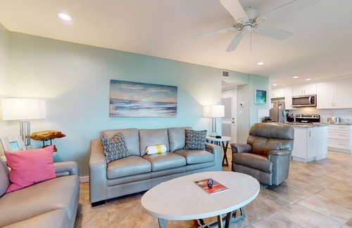 Miramar Beach Condo | Sunny condo with lake views, outdoor pool, fast WiFi, tennis & central AC