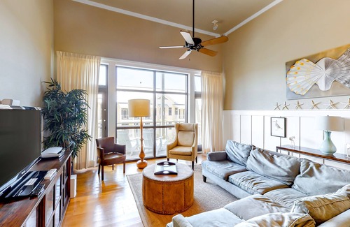 Port St. Joe House | Sunny & Inviting Beach Condo w/ Free WiFi, Full Kitchen, Balcony, & Shared Pool