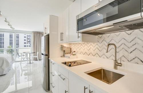 Sunny Isles Beach Apartment | Sunny Isles Beach Ocean View Studio with Balcony