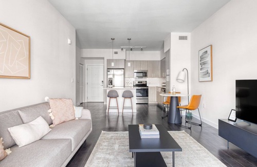 Poinciana Park Apartment | Sunny Ponciana Park 1BR w/Gym, W/D & Pool, steps to WF, by Blueground