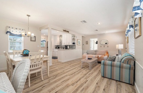 Sunset Beach House | Sunset Beach Cozy boutique cottage with all the must have beach amenities