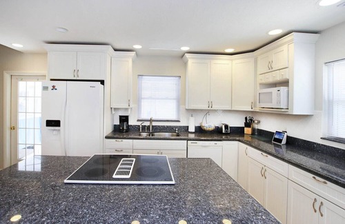 Captiva House | Sunset Captiva 38 - Short walk to beach, pool, dock in Village area of Island