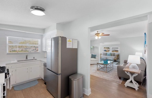 Jacksonville Beach House | Sunshine Daydream Beach Bungalow. Walk to Beach! Great for Families! Firepit!