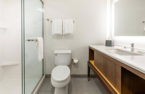Orange Park House | Superbly Relaxing Room Enjoy On-Site Restaurant