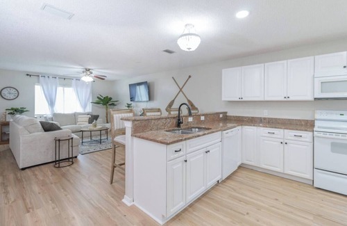 Chandler Park House | Surfside Hideaway - NEWLY Renovated Townhome
