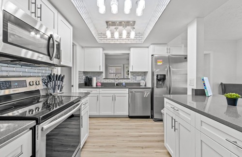 Bay Crest Park House | ⭑ Tampa Pool Family Home- Clean- Cozy-Great Location ⭑