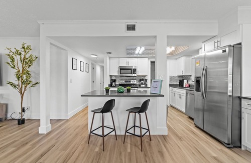 Bay Crest Park House | ⭑ Tampa Pool Family Home- Clean- Cozy-Great Location ⭑