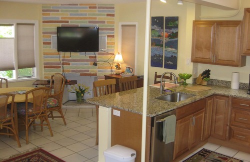 Siesta Key Apartment | Tangerine Dream, a peaceful getaway just 1.5 miles from beach & village