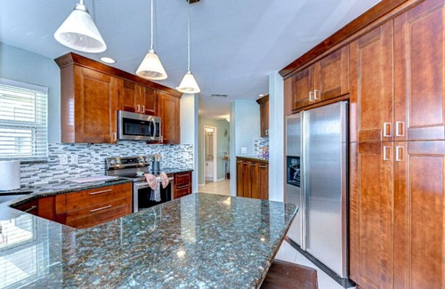 Isla del Sol Apartment | The Caddyshack: 2/2 w course view; 5 mins to beach
