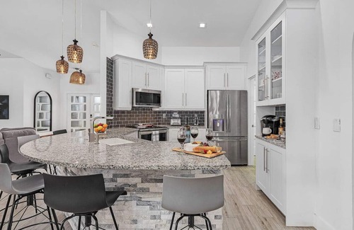 Pelican House | The Coral Reef Oasis