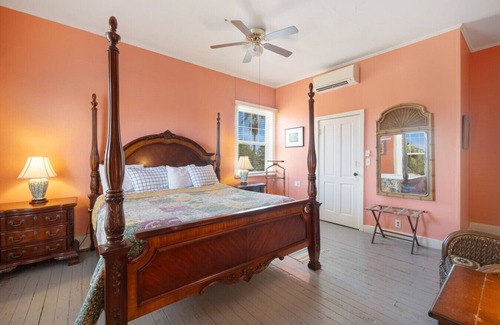 Cedar Key Hotel | The Downtown Historic Island Hotel