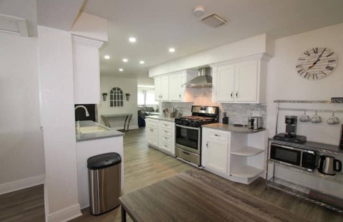 Beach Park House | The Good Vibes House- Close to Airport Soho Dtown