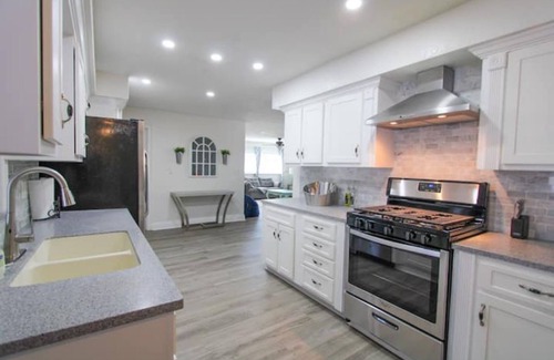 Beach Park House | The Good Vibes House- Close to Airport Soho Dtown