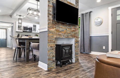 Old Seminole Heights House | The Graystone - Family Home|Hot Tub|Play Set