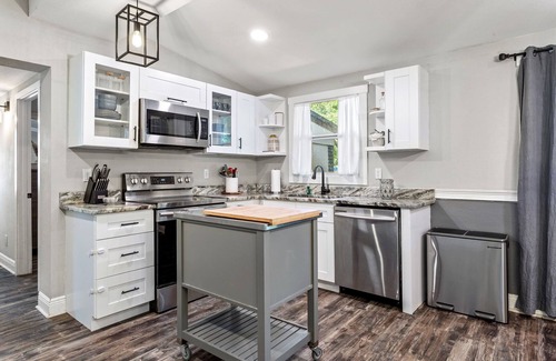 Old Seminole Heights House | The Graystone - Family Home|Hot Tub|Play Set