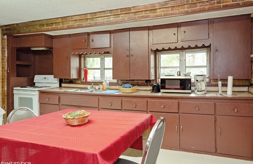 Jacksonville House | The Historic Van Zant House (Skynyrd) | 1500 sq ft | King