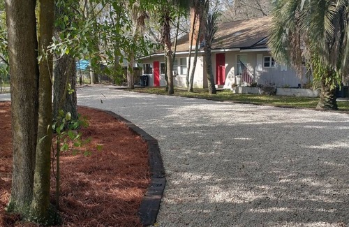 Jacksonville House | The Historic Van Zant House (Skynyrd) | 1500 sq ft | King