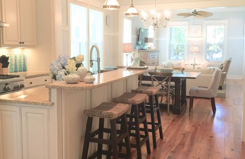 Watercolor House | "The Lighthouse" in WaterColor. Pool, Walk to beach, 4 Bikes & WC amenities incl
