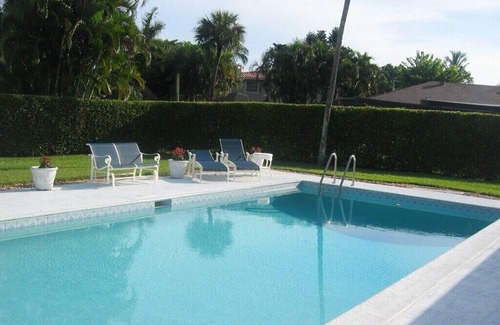 Moorings House | The Moorings, 4 bed Villa with private pool in upscale Naples neighbourhood.n