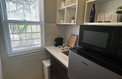 Northeast Miami Apartment | The Onyx Apartment @Lasocial, Paking & Breakfast