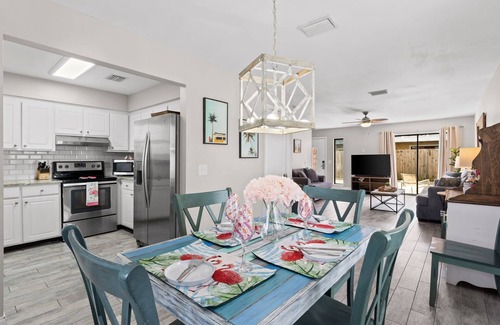 Holiday Beach House | The Pink Flamingo by Book That Condo