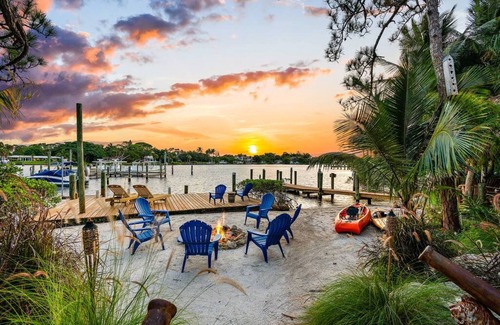 Jupiter Apartment | THE RIVER HOUSE, 21 Foot Boston Whaler Included