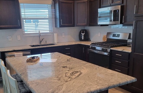 Candler Cottage | The Villages - Cozy home close to live music, activities and golf.