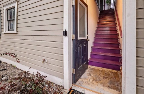 Springfield House | The whole group will enjoy easy access to everything from this centrally located downtown place