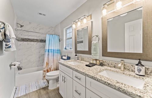 East Arlington House | This house is a 4 bedroom(s), 2 bathrooms, located in Jacksonville, FL.