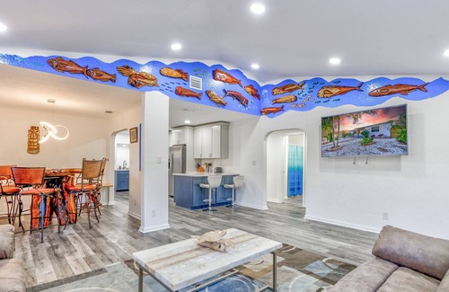 United Central House | Tiki Bungalow - Private Pool - Tropical & Spacious