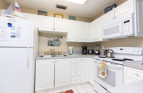 St. Augustine Beach House | Tiki Hut ~ Excellent Location ~ 1 house off the Beach!