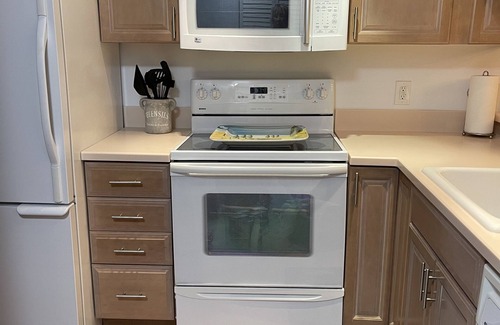 Jupiter Bay Condo | Tired of the cold? Come warm up with us at Jupiter Bay ! 3 min ride to Beach !