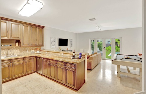 Southwest Coconut Grove House | Toro: Private Pool, Pool Table, & Near Beach