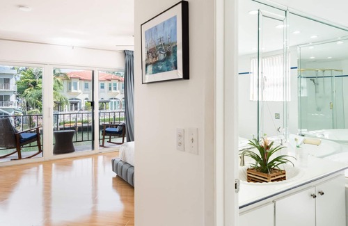 Aventura House | Townhome on the water retreat