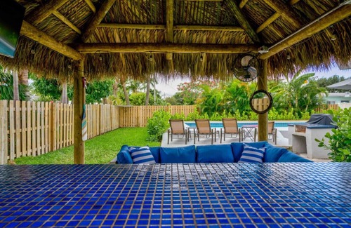 North Palm Beach Apartment | Tradewind Estate: 2-Story & BI