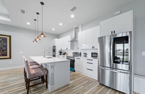Rotonda Heights House | Tranquil Brand New Central Location Lake Front