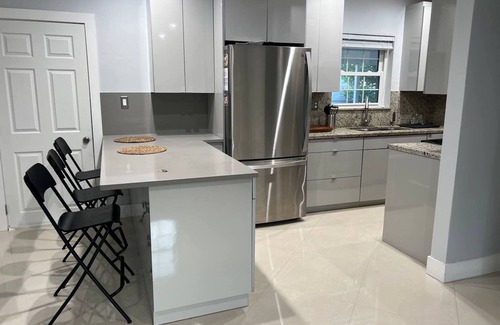 North Miami Beach House | Tranquil room in house North Miami Beach - Perfect getaway