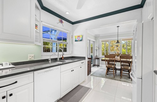 Longbeach Village House | Tree House Home in Longboat Key by RVA