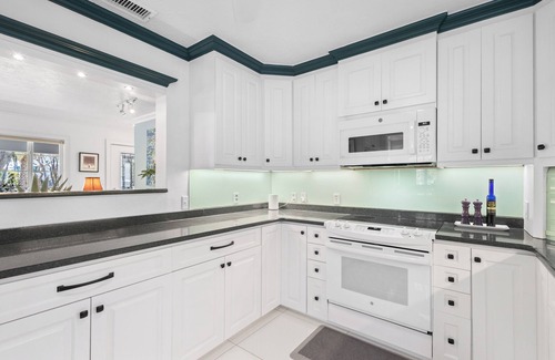 Longbeach Village House | Tree House Home in Longboat Key by RVA