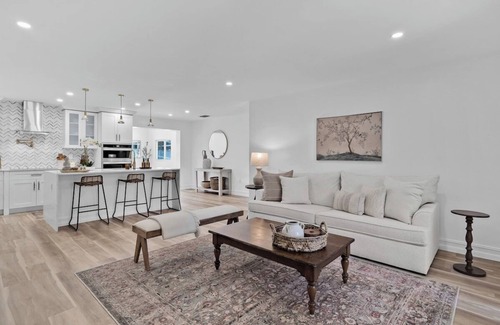 Florida North Atlantic Coast House | Tres Palmas · Luxury 4BR Oasis: Pool, Hot Tub, Beach & Golf!