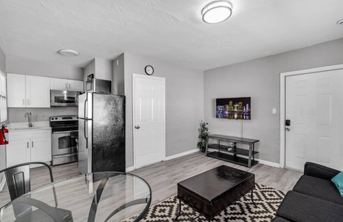 Dania Beach Condo | Triplex with 3 Bedrooms, 6 Min/Beach+Free Parking