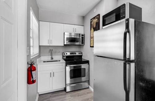 Dania Beach Condo | Triplex with 3 Bedrooms, 6 Min/Beach+Free Parking