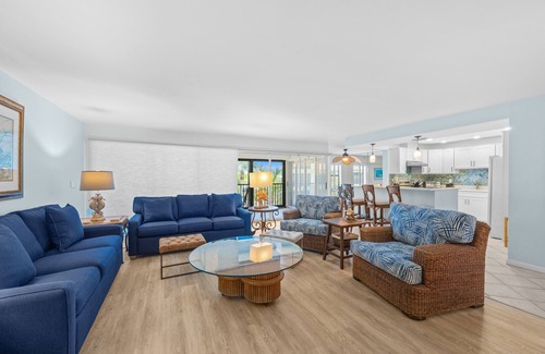 Sanibel Condo | Tropical breezes, sounds of the ocean, views of the beach