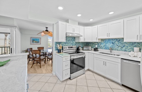 Sanibel Condo | Tropical breezes, sounds of the ocean, views of the beach