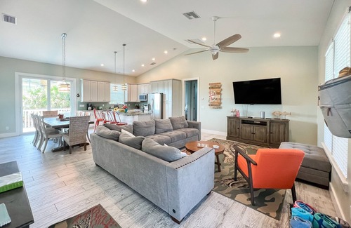 North Captiva House | Tropical Family Oasis: Pool, Spa, Golf Cart – End of Year Deals & Specials!