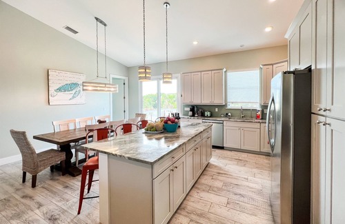 North Captiva House | Tropical Family Oasis: Pool, Spa, Golf Cart – End of Year Deals & Specials!