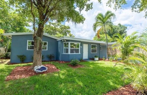 Fort Lauderdale House | Tropical House 3 Bedrooms with Pool in Oakland Park