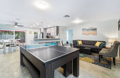 Dania Beach House | *Tropical SPA! Hot tub, ping pong table, 5 min to BEACH, airport, & downtown!*