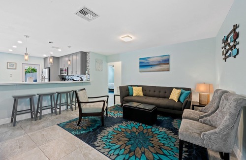Dania Beach House | *Tropical SPA! Hot tub, ping pong table, 5 min to BEACH, airport, & downtown!*